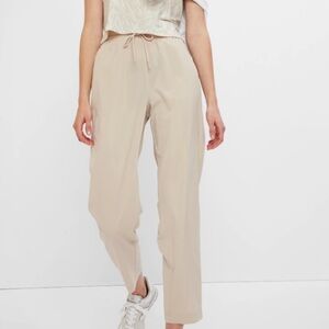 NWT GapFit High Rise Runaround Pants Size L